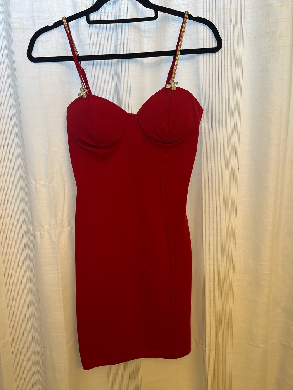 VERY flattering little red dress with floral
embellishments on sleeve straps!